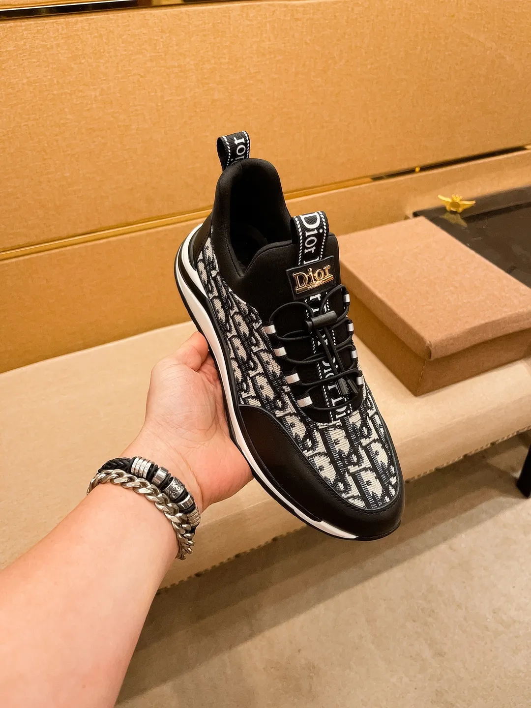 Men's shoes💰 400💰🔥 [Dior] High-end men's shoes brand official website 1:1 latest masterpiece: the upper is made of Italian imported first-layer cowhide with a comfortable and breathable lining ➕original non-slip and wear-resistant outsole🔥, making walking more convenient and comfortable! An exclusive new model, a stunning work, a beautiful 1:1 replica [color] compared to the official quality! Create a fashionable personality to set off your uniqueness! A must-have for trendy men! Classic 🔥Size: 38-44 Color: 🔥 2⃣️colors available🔥
